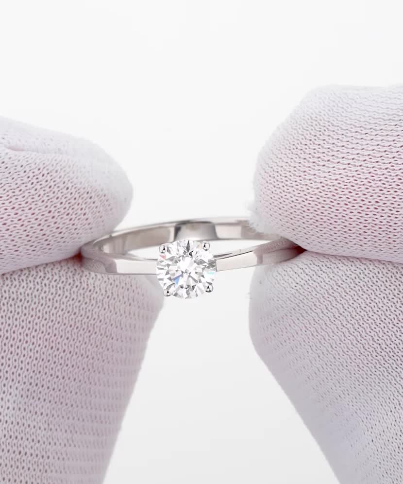 Valgest kullast sõrmus briljantidega (0.50ct)