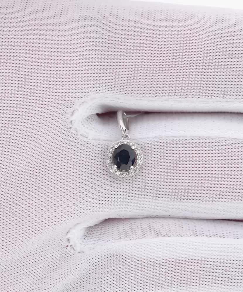 Valgest kullast ripats safiiri ja teemantidega