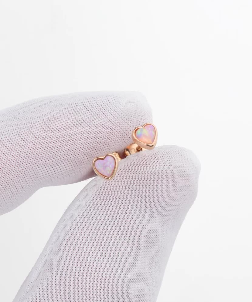 Золотые серьги с опалом "Сердечки"