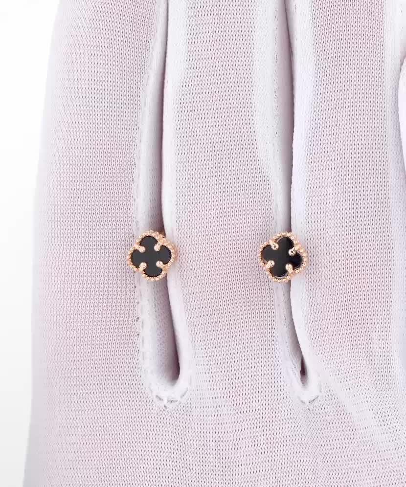 Золотые серьги с ониксами