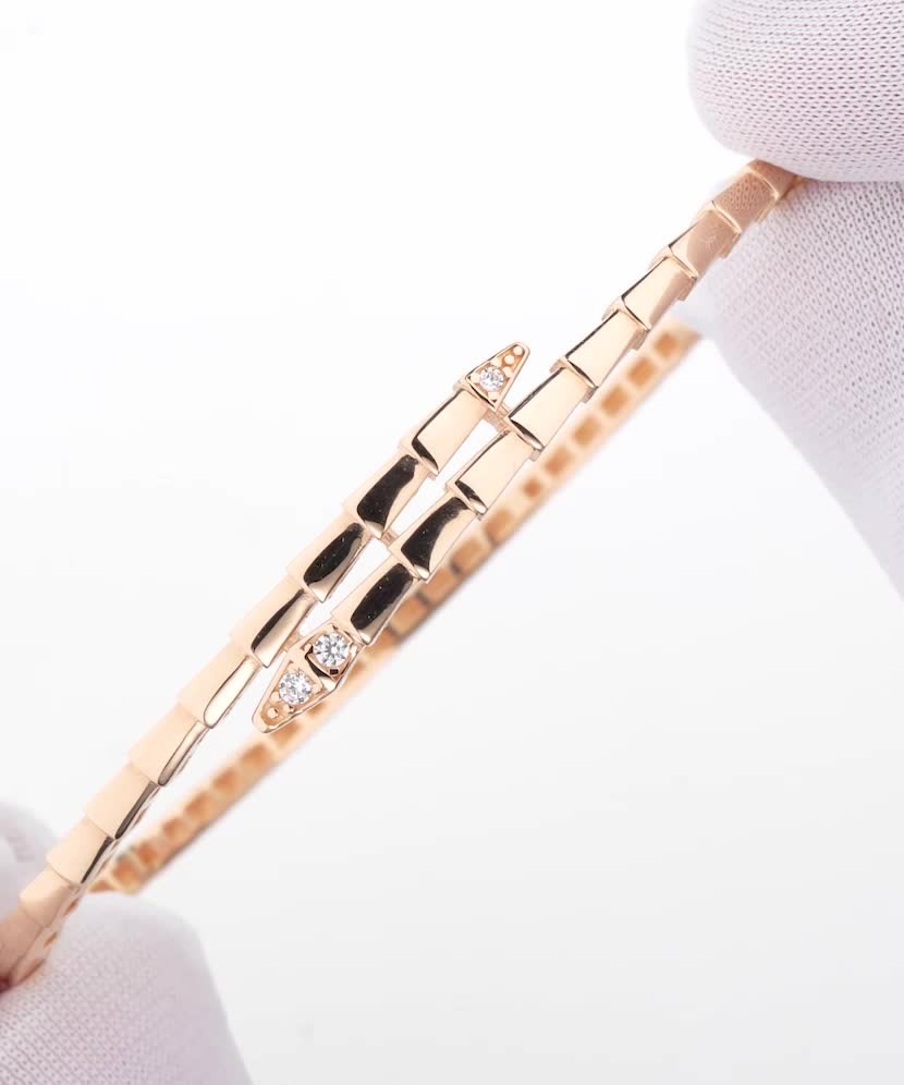 Kuldkäevõru tsirkoonidega