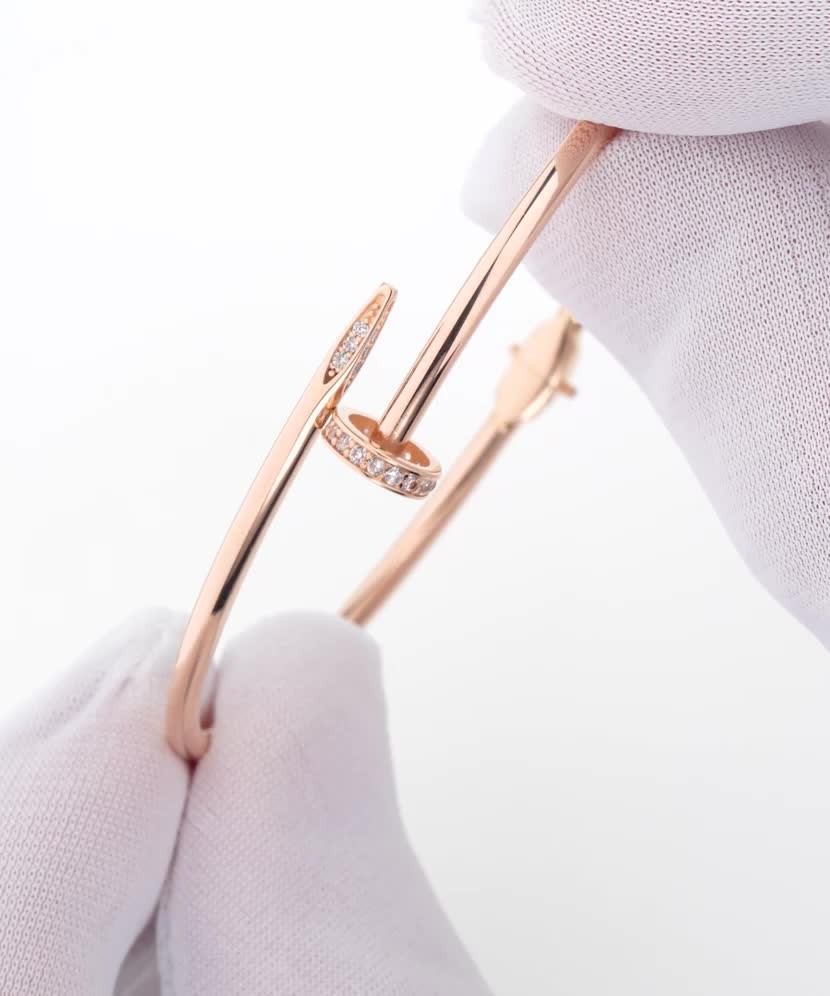 Золотой браслет с цирконами