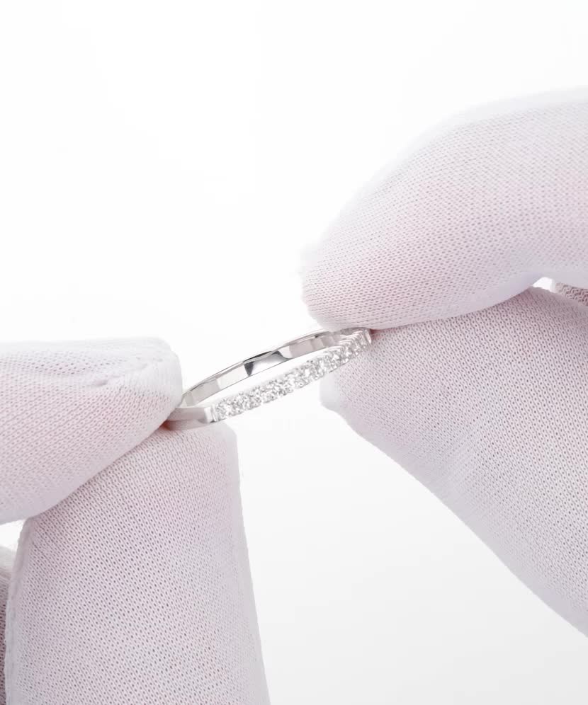 Кольцо из белого золота с бриллиантами