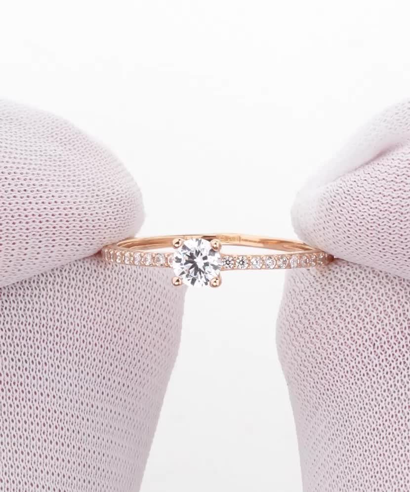 Золотое кольцо с цирконами