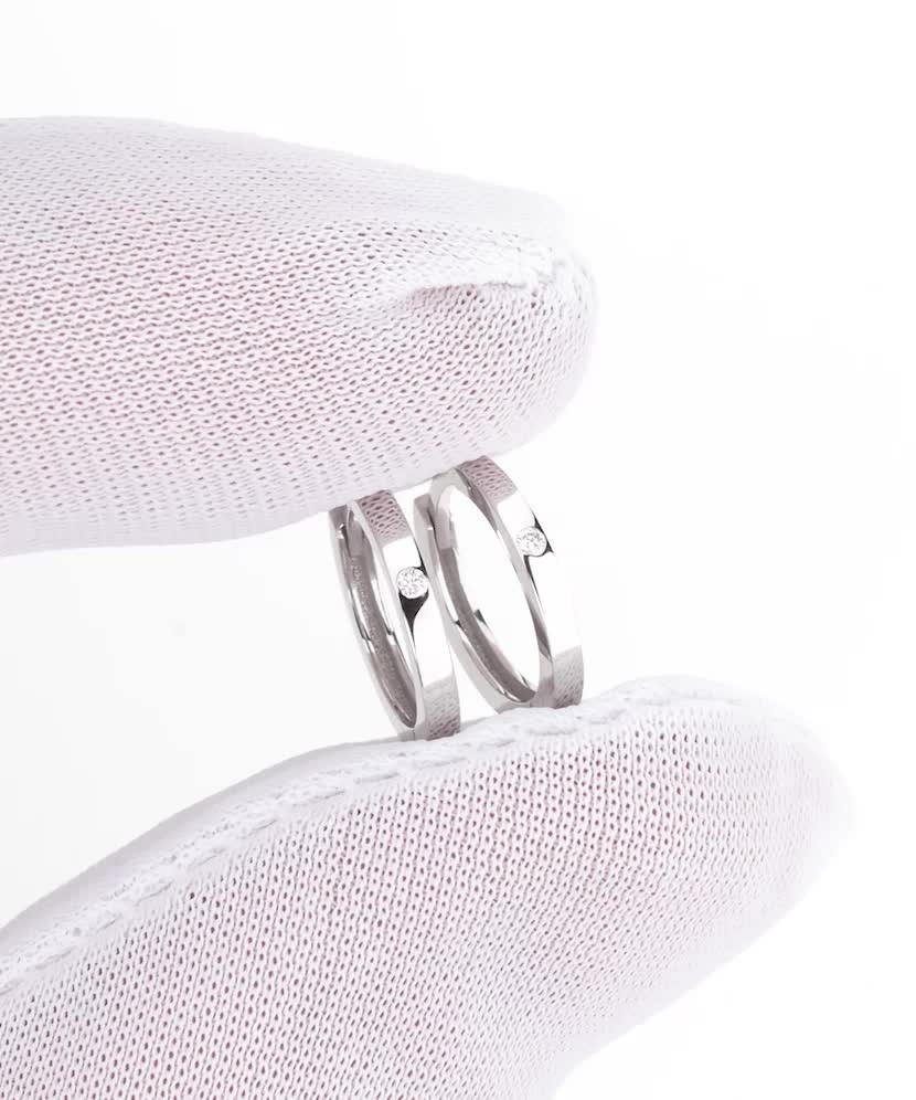 Valgest Kullast Kõrvarõngad teemantidega