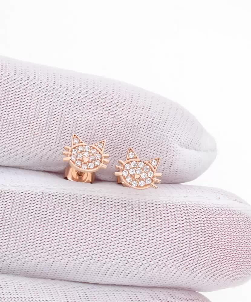 Kuldkõrvarõngad tsirkoonidega “Kass”