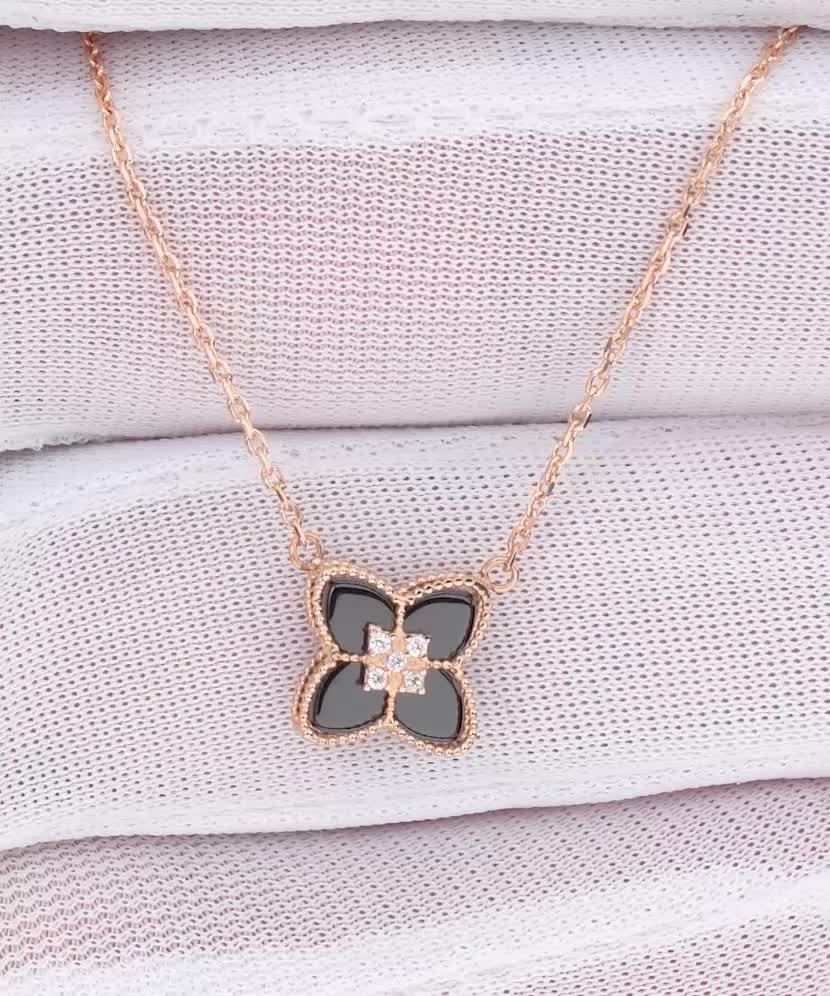 Золотая цепочка с подвеской из оникса