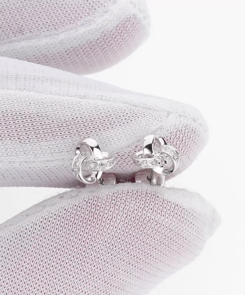 Серьги из белого золота с бриллиантами