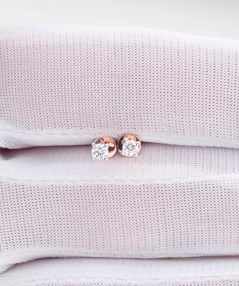 Kuldne kõrvarõngas teemantiga (1 tk)