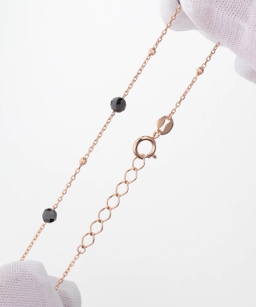 Kuldne käevõru spinellidega