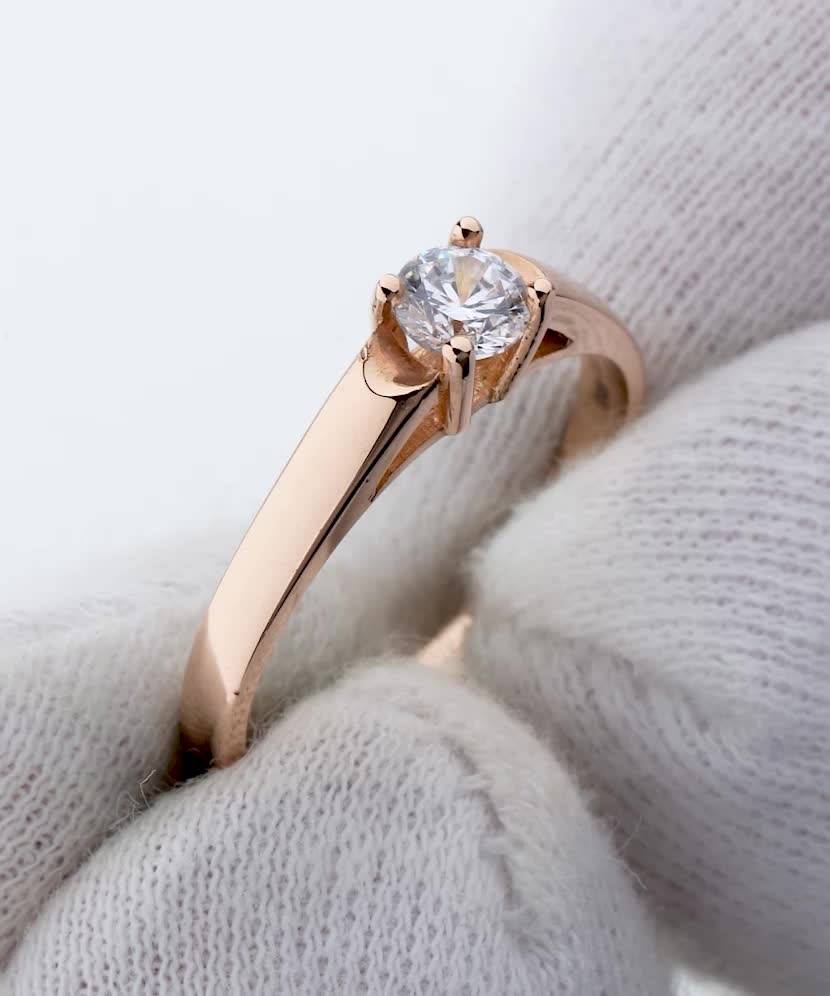 Золотое кольцо с цирконом