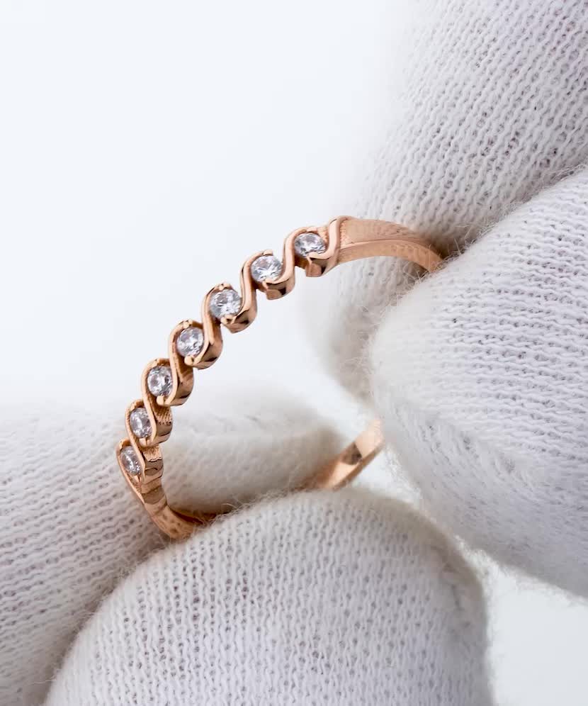 Золотое кольцо с цирконами