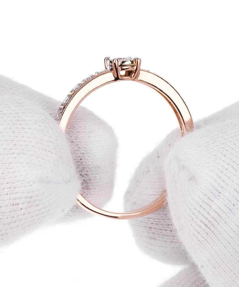 Золотое кольцо с бриллиантами