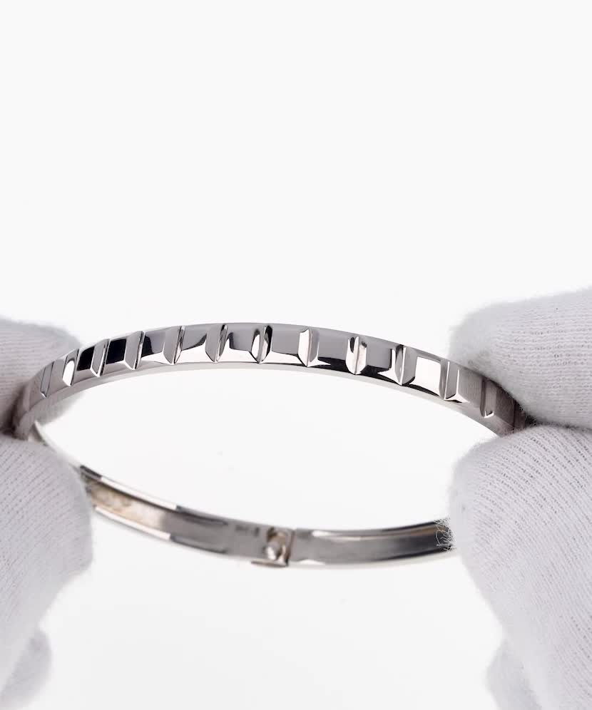 Jäik hõbedast käevõru