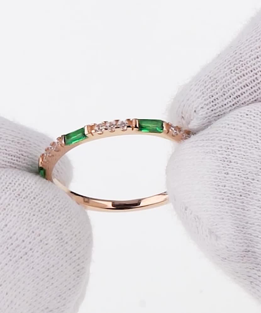 Золотое кольцо с цирконами