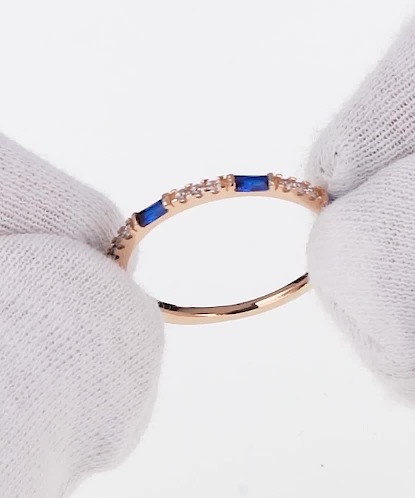 Kuldsõrmus tsirkoonidega