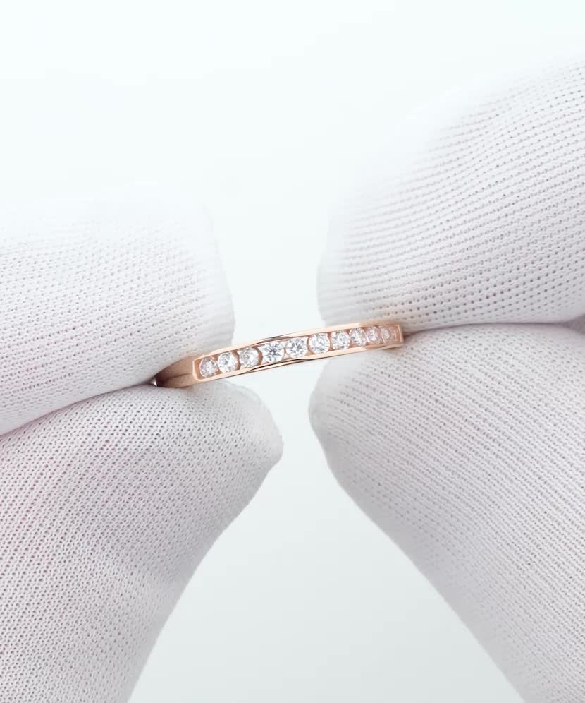 Золотое кольцо с цирконами