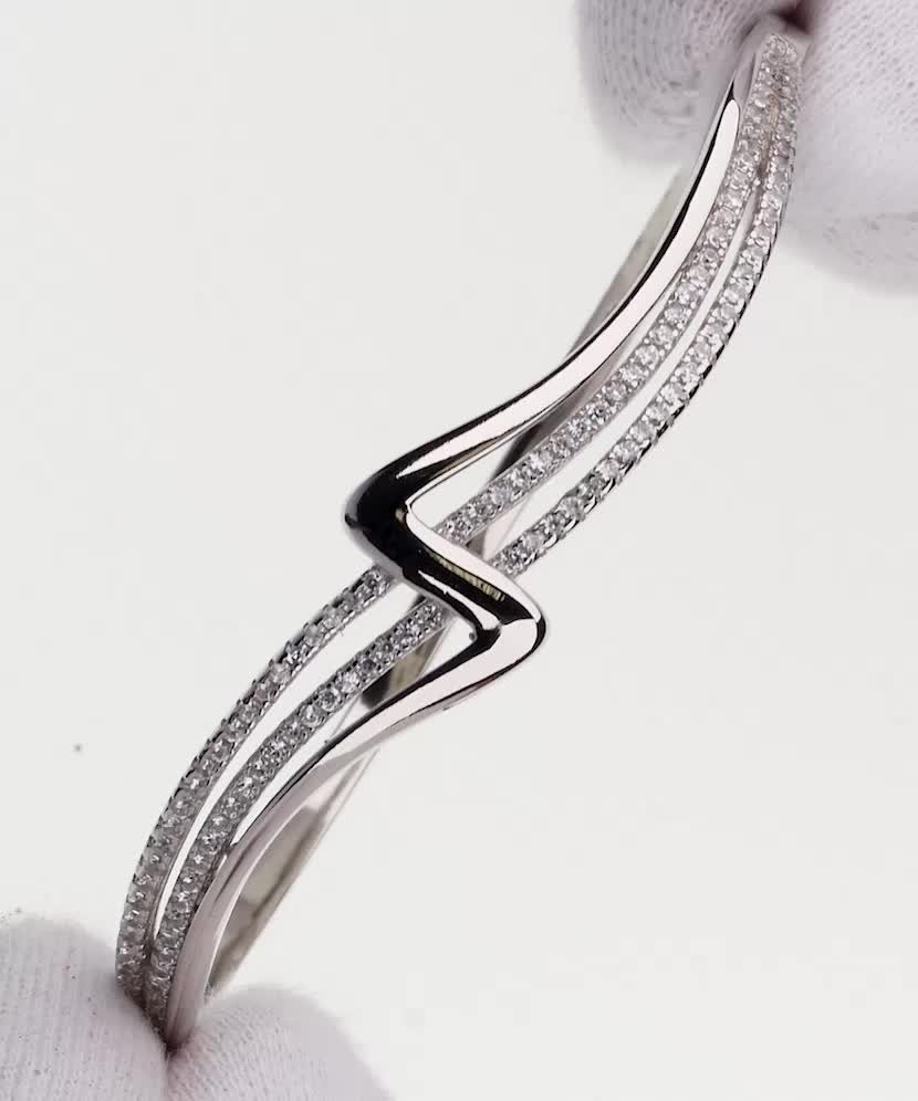 Серебряный жёсткий браслет с цирконами