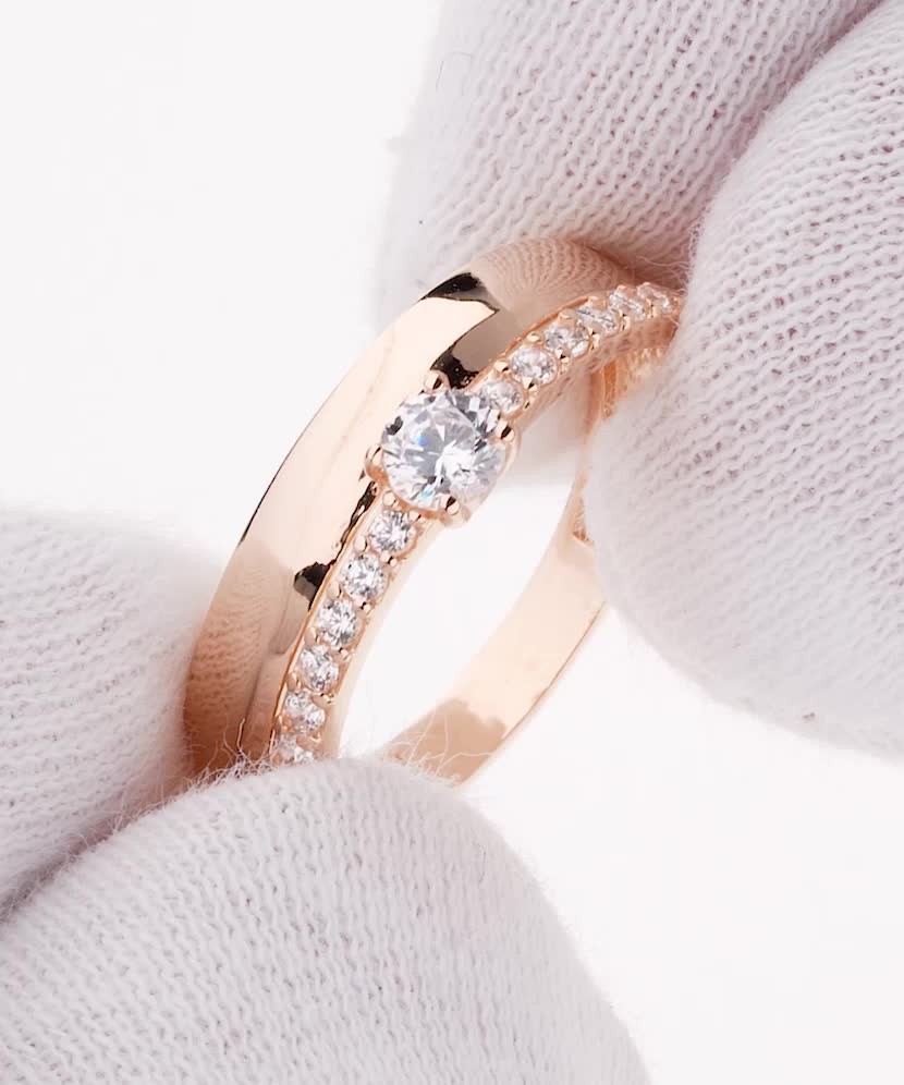 Золотое кольцо с цирконами