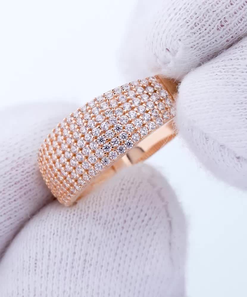 Kuldsõrmus tsirkoonidega