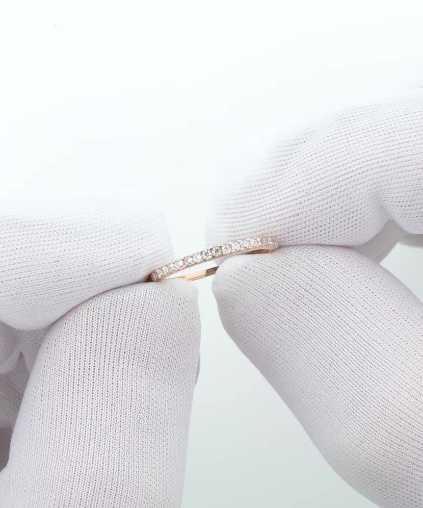 Kuldsõrmus tsirkoonidega