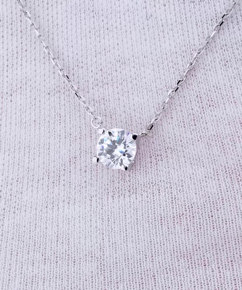 Valgest kullast kett tsirkoonist ripatsiga