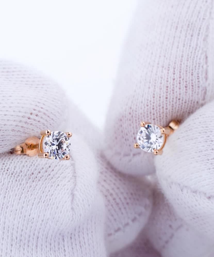 Kuldkõrvarõngad tsirkoonidega