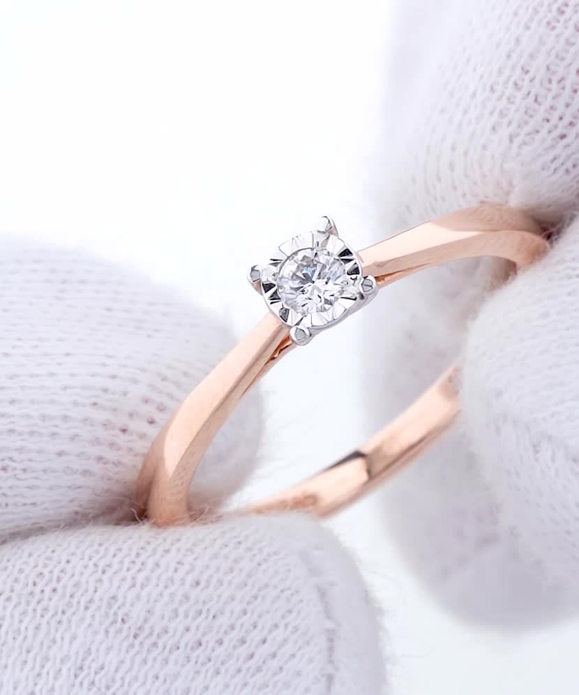 Кольцо из золота с бриллиантом