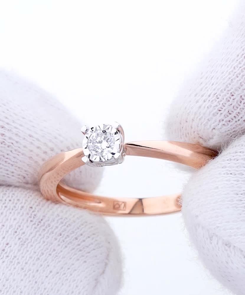 Кольцо из золота с бриллиантом