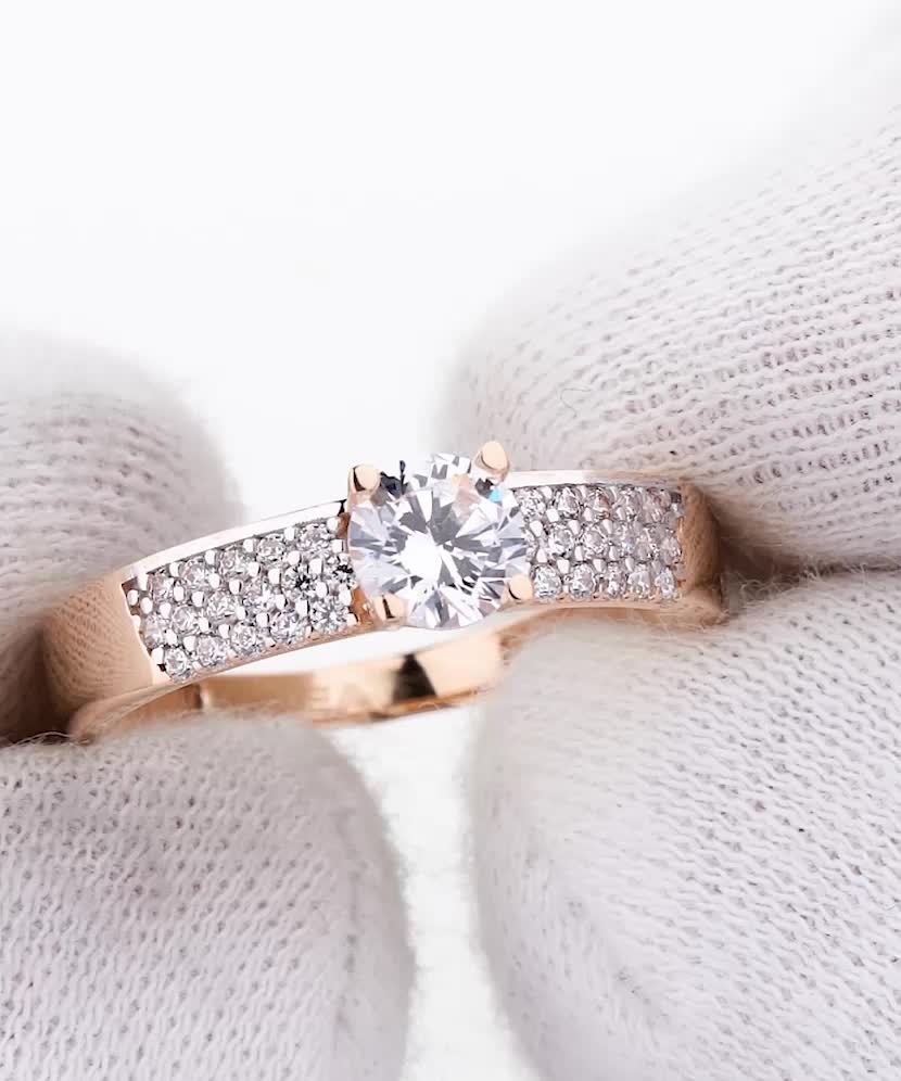 Kuldsõrmus tsirkoonidega