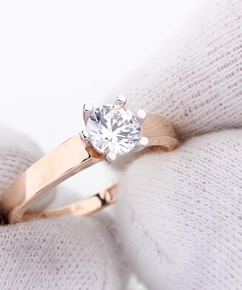 Золотое кольцо с цирконом