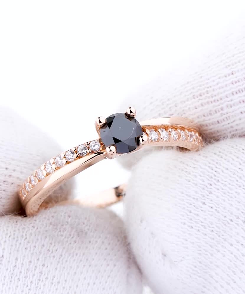 Золотое кольцо с цирконами