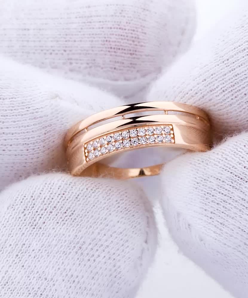 Золотое кольцо с цирконами