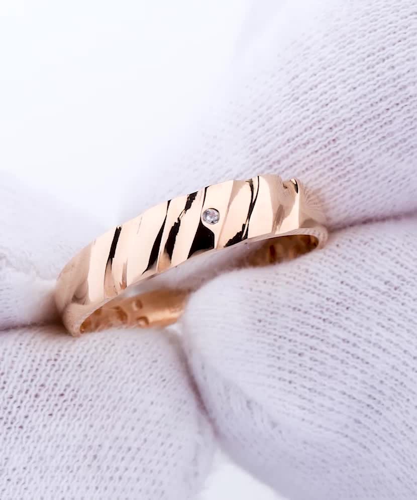 Золотое кольцо с цирконом