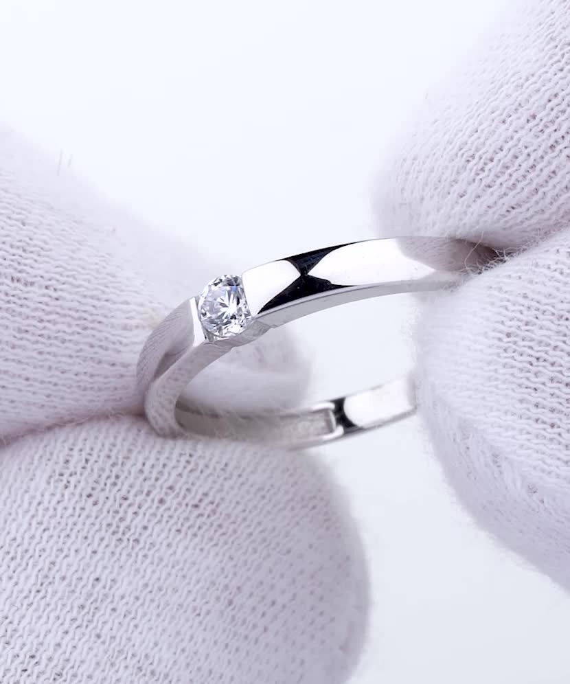 Кольцо из белого золота с цирконом