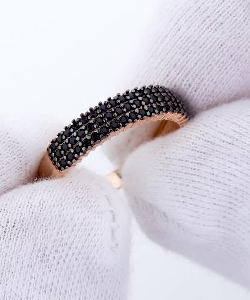 Золотое кольцо с цирконами