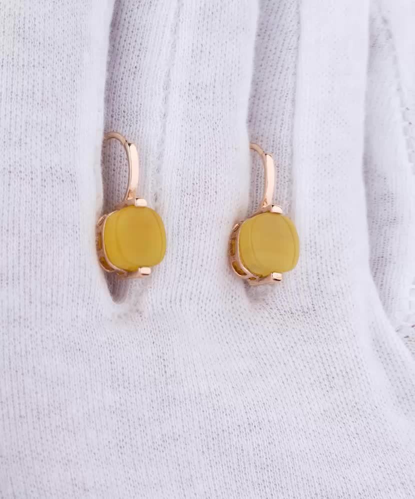 Золотые серьги с янтарем