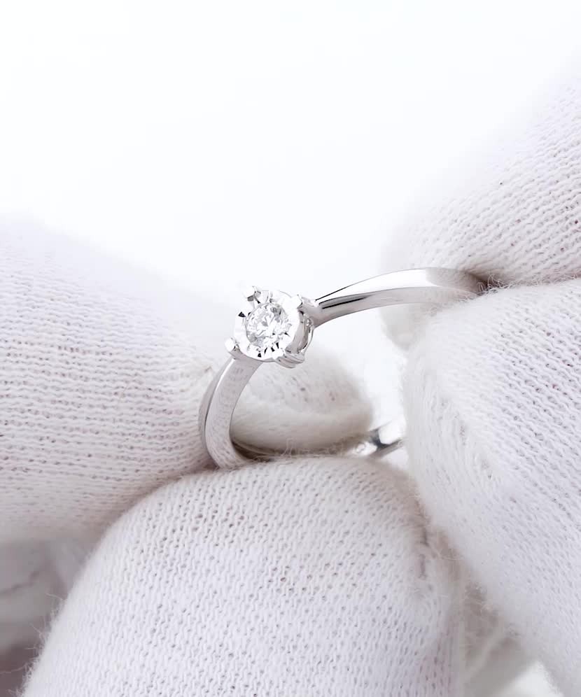 Кольцо из белого золота с бриллиантами