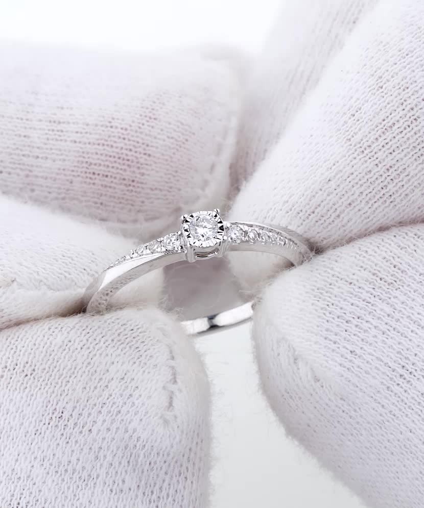 Кольцо из белого золота с бриллиантами