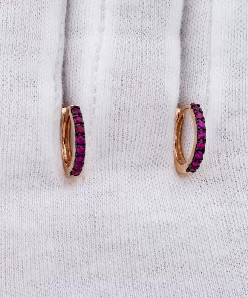 Kuldkõrvarõngad rubiinidega