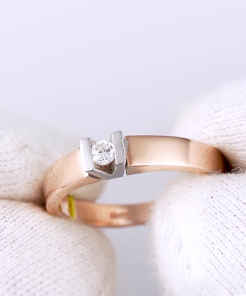 Золотое кольцо с бриллиантом 0,048ct