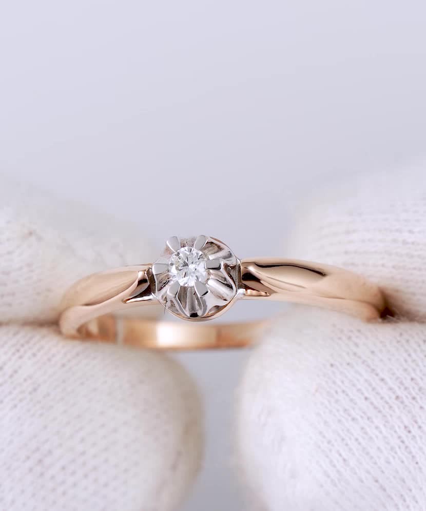 Золотое кольцо с бриллиантом 0,10ct