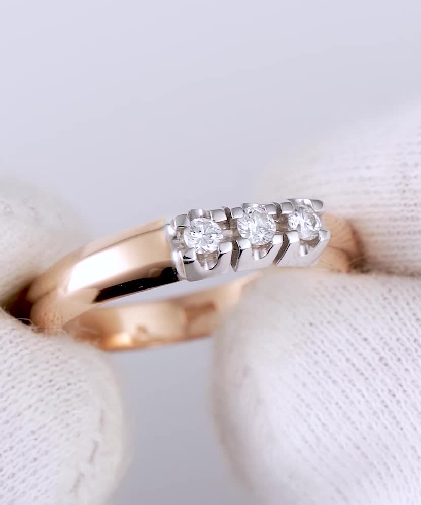 Золотое кольцо с бриллиантами 0,107ct