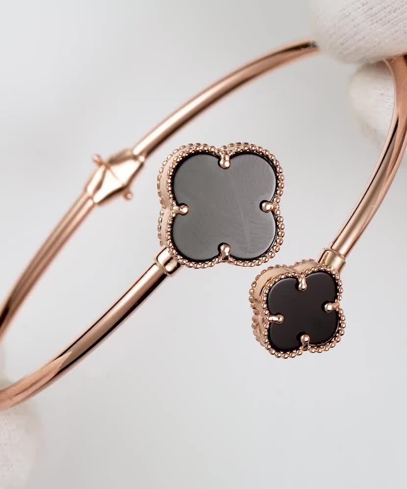 Золотой браслет с эмалью