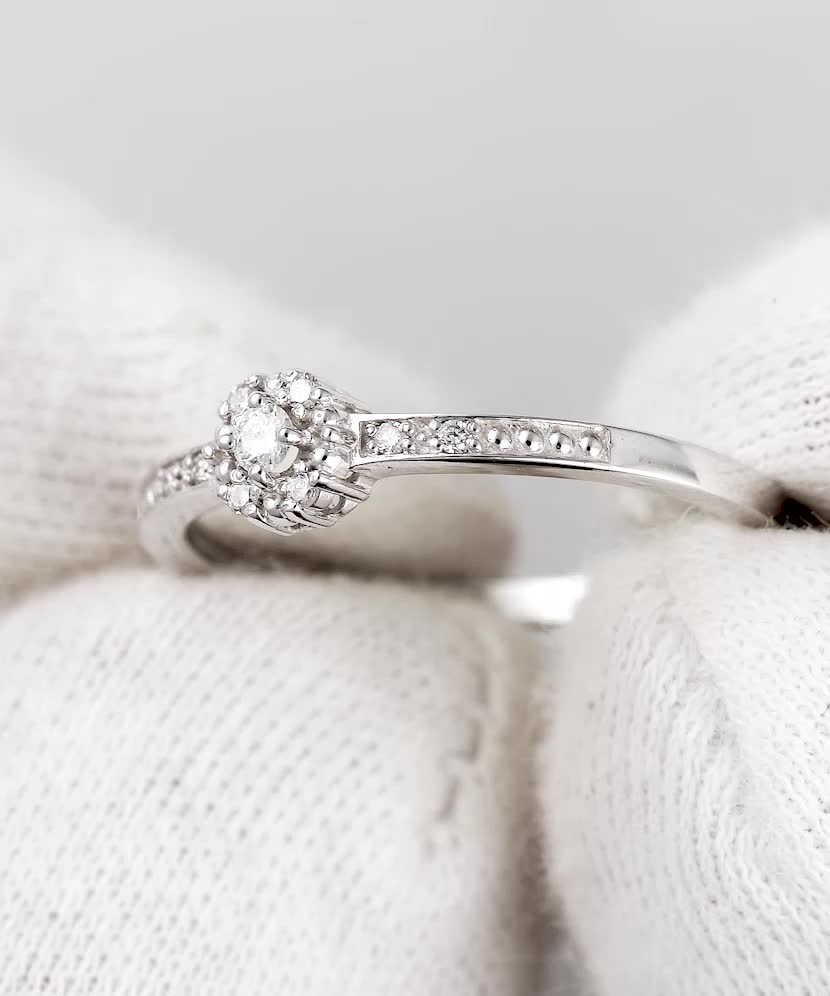 Кольцо из белого золота с алмазами