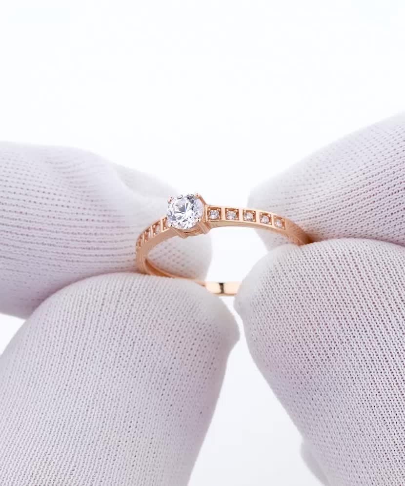 Kuldsõrmus tsirkoonidega