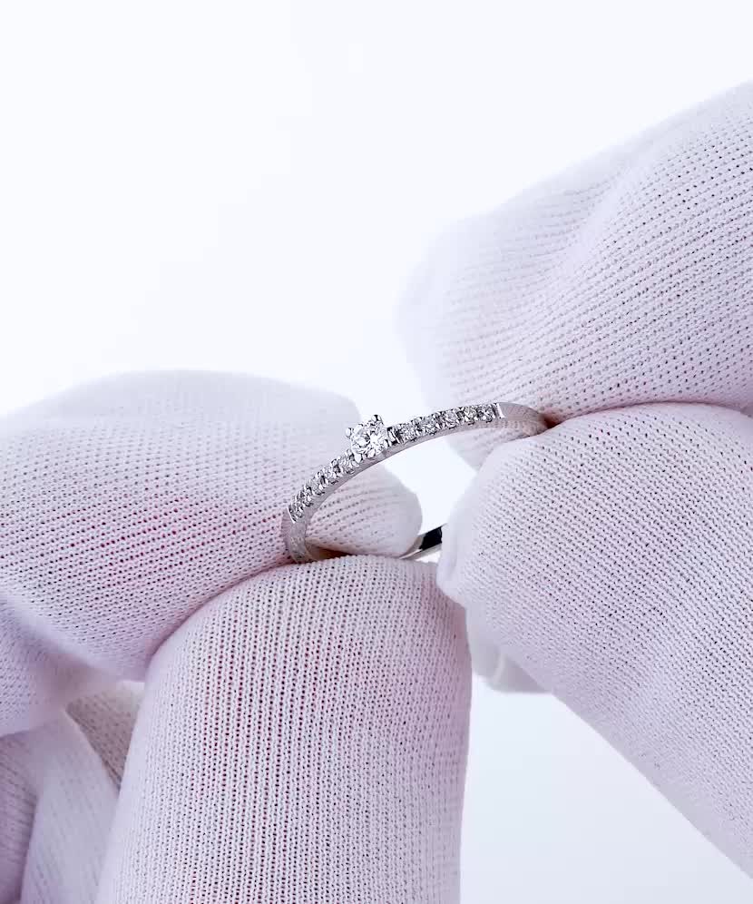 Кольцо из белого золота с алмазами