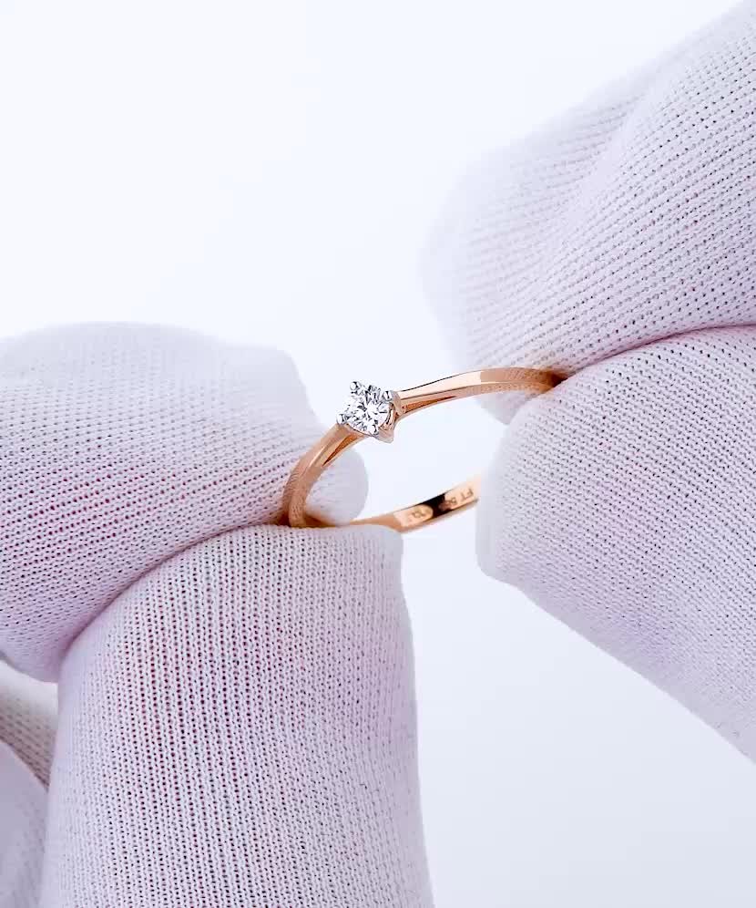 Золотое кольцо с алмазом